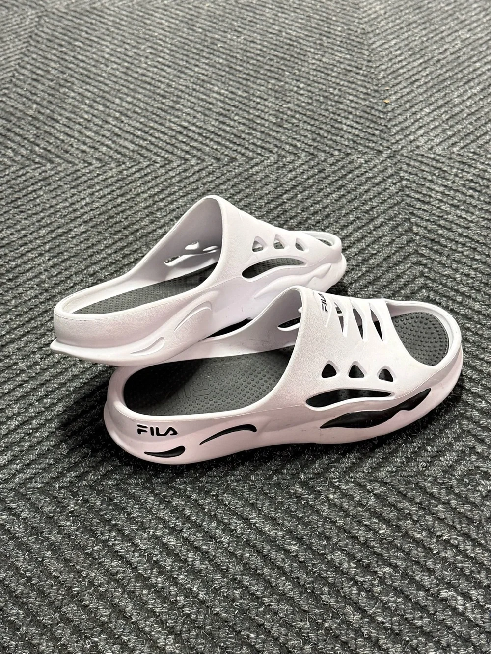 Fila lightweight slides